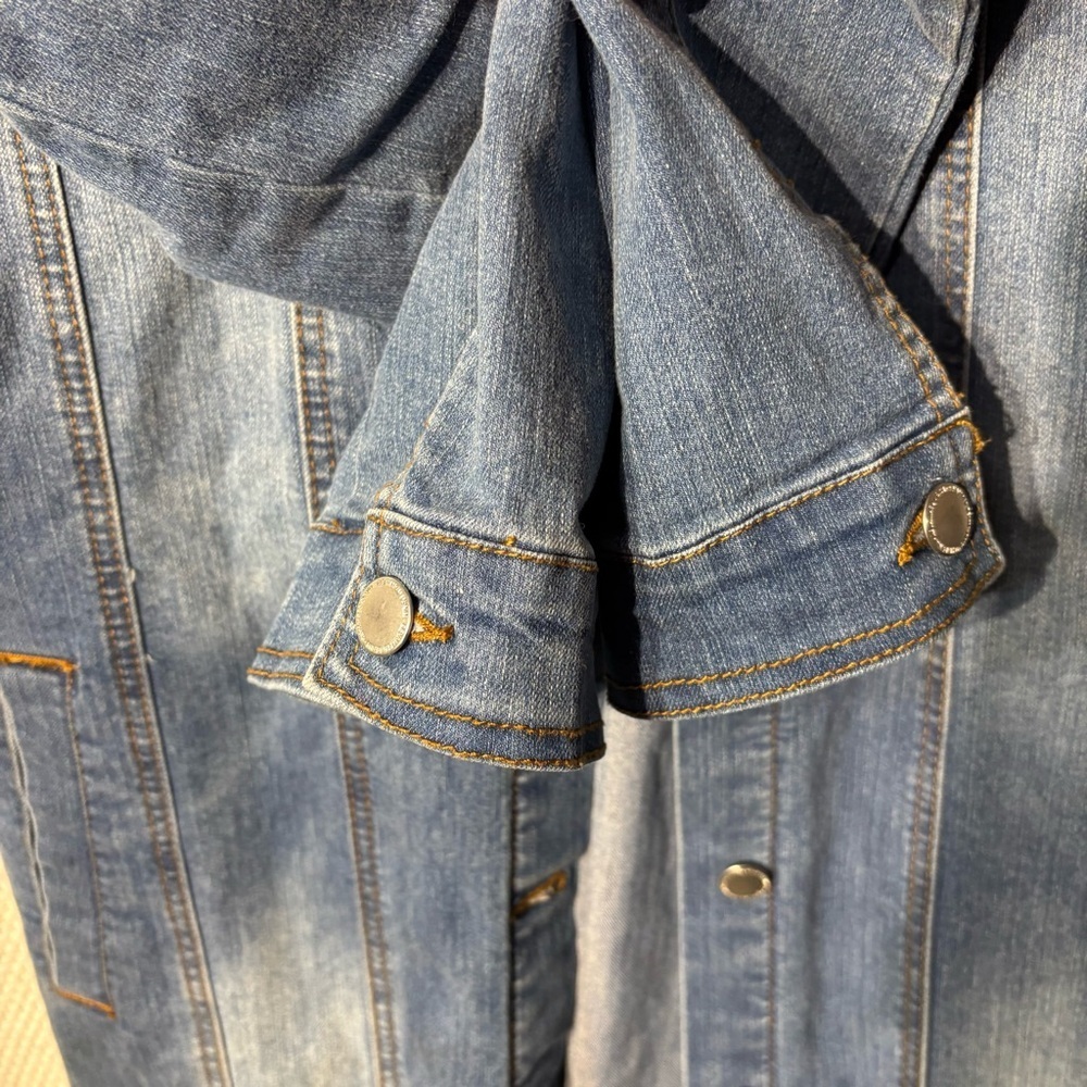 Revamped Sz L Light Wash Denim Buttoned Belted Dress Jacket Pocket & Raw Hem - Picture 6 of 11